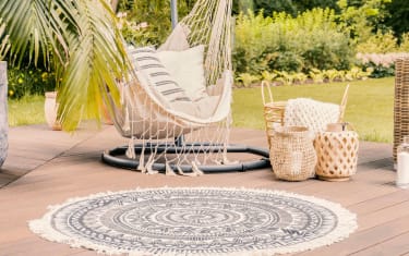 Can You Put An Outdoor Rug On Composite Decking?